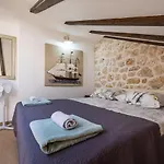 بيت للعطل Stone House Ražanac