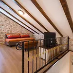 بيت للعطل Stone House