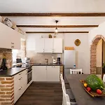 بيت للعطل Stone House *