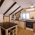 Stone House بيت للعطل Ražanac