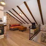 بيت للعطل Stone House *