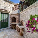 Stone House بيت للعطل *