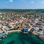 بيت للعطل Stone House Ražanac