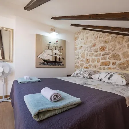 Vakantiehuis Stone House Ražanac