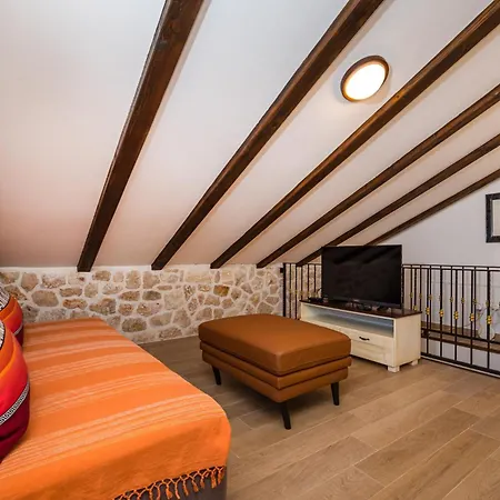 Stone House بيت للعطل *