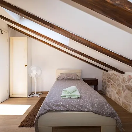 Stone House Ferienhaus