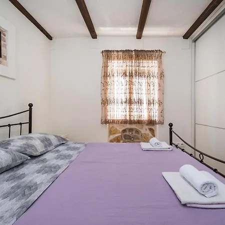 Stone House * Ražanac