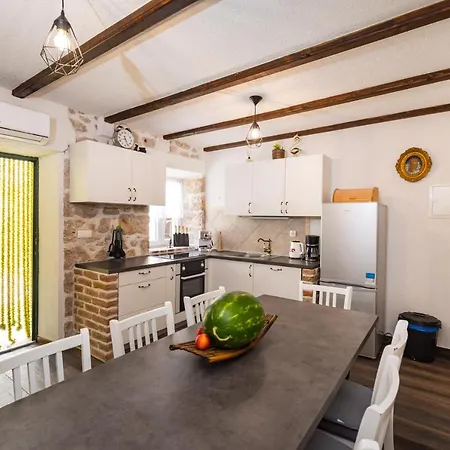 Stone House Ferienhaus Ražanac