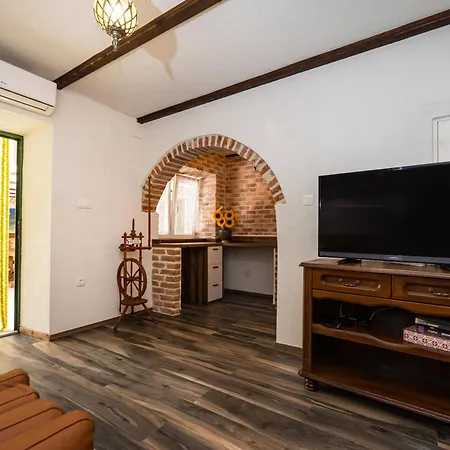 Stone House Ferienhaus *