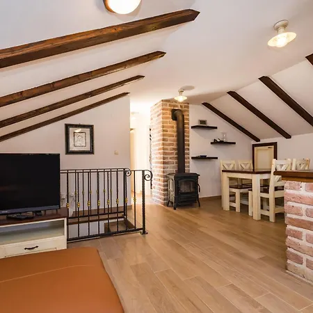 Stone House Ferienhaus