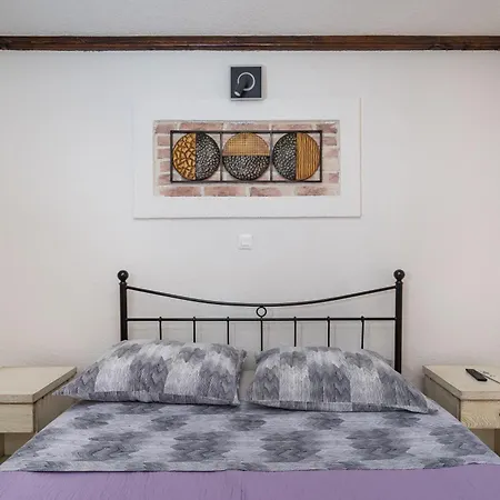 Stone House * Ražanac