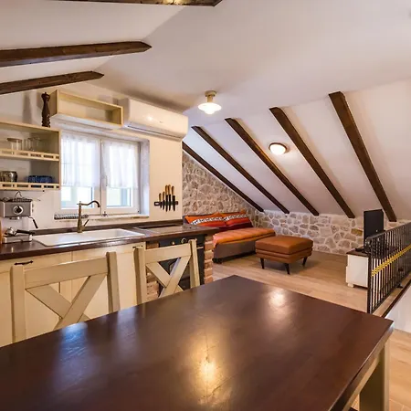 Holiday home Stone House *