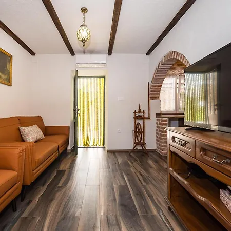 Stone House Ferienhaus *