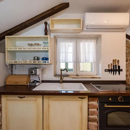 Stone House Ferienhaus Ražanac