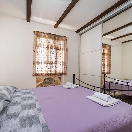 Stone House Hébergement de vacances *