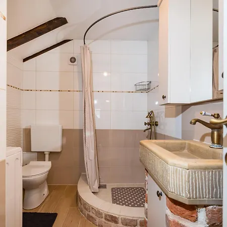 Stone House Hébergement de vacances Ražanac