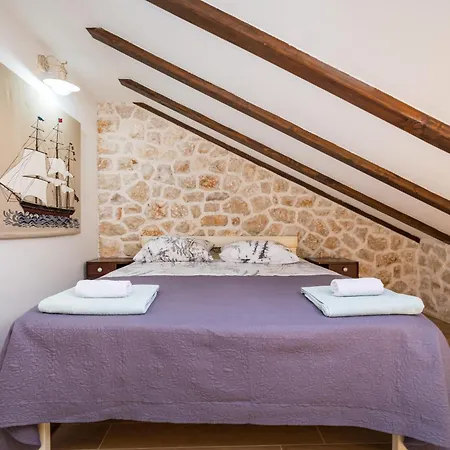 Stone House * Ražanac