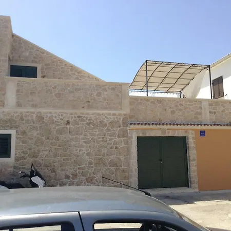 Stone House Ferienhaus *