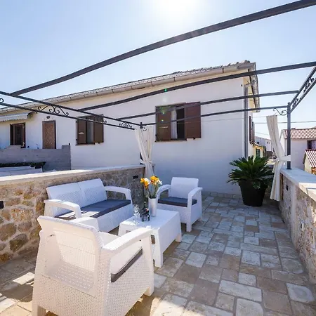 Stone House * Ražanac