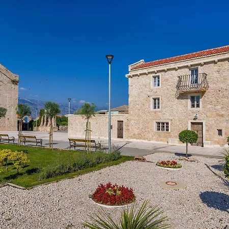 Stone House Ferienhaus *