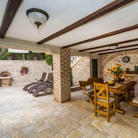Holiday home Stone House
