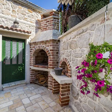 Stone House בית נופש *