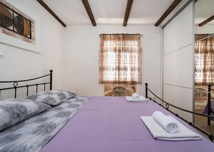 Stone House * Ražanac