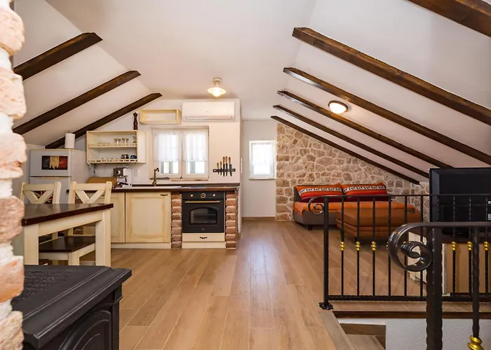 Stone House * Ražanac