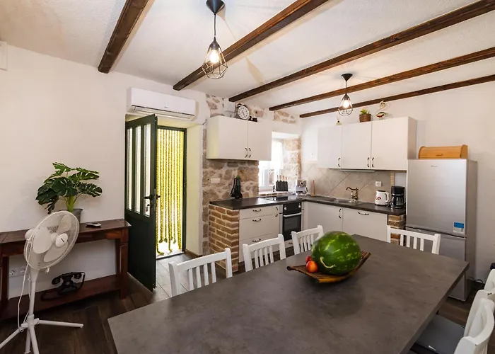 Stone House * Ražanac