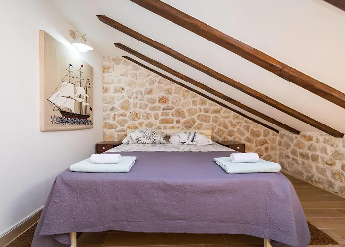 Stone House * Ražanac